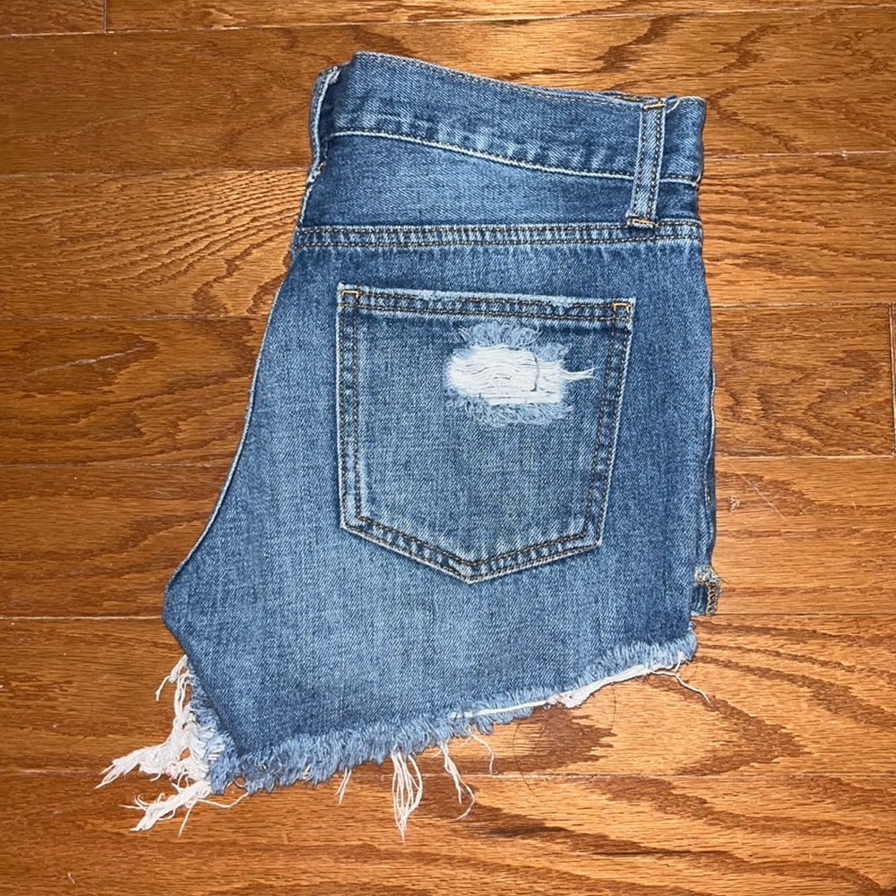 Jean shorts size 3-4. 100% cotton.